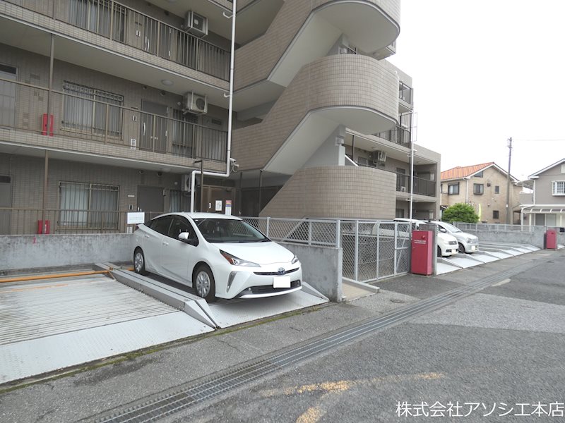 セントラルコート吉川 駐車場