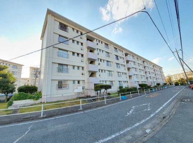 伊草団地のご紹介は住まいの窓口アソシエにお任せください。