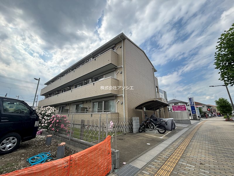 The Water Is Wideのご紹介は住まいの窓口アソシエへ