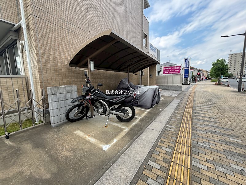 The Water Is Wide バイク置場