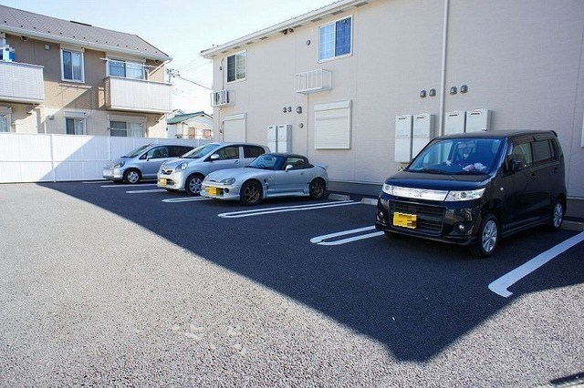 アムール 駐車場