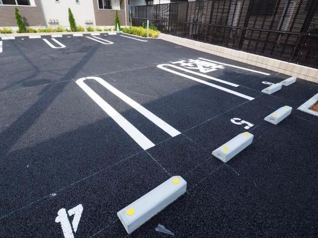 マーベラス 駐車場
