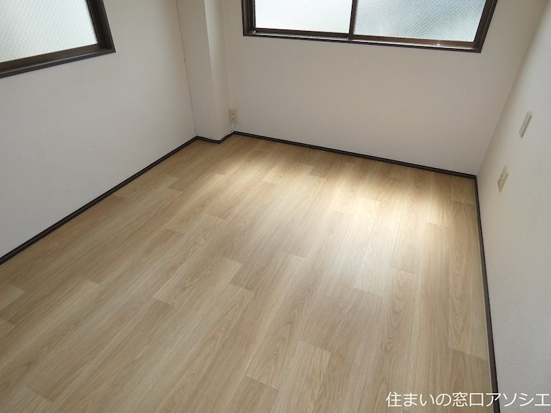 Rフォレストビル ※写真は反転タイプになります。