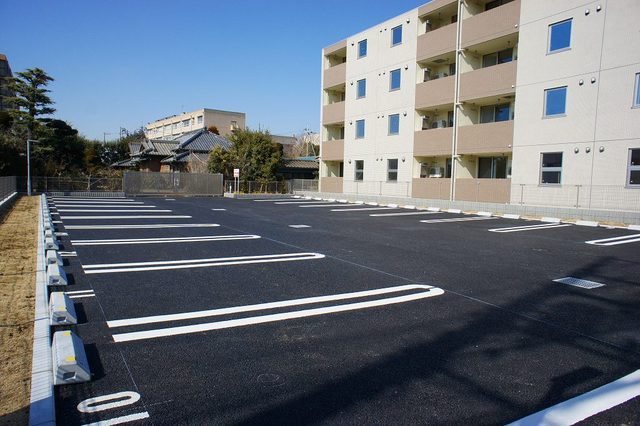 コンフォート　ヴィオール 駐車場