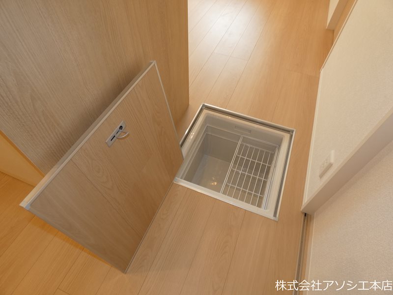 アヴァンス八潮 C 床下収納