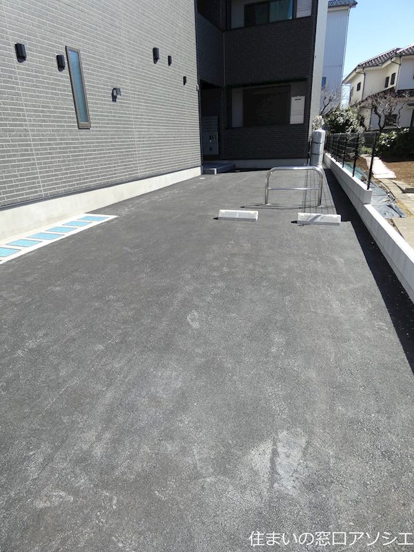 シャインコート越谷 駐車場