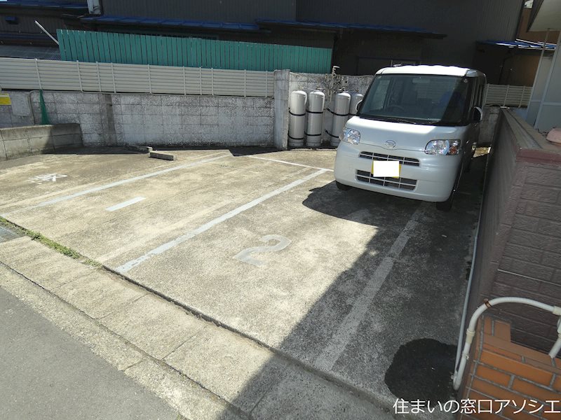 ヤマジンハイツ８ 駐車場