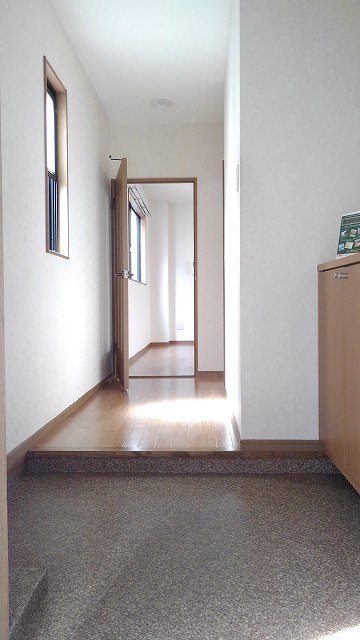 エルディムイシカワB 玄関