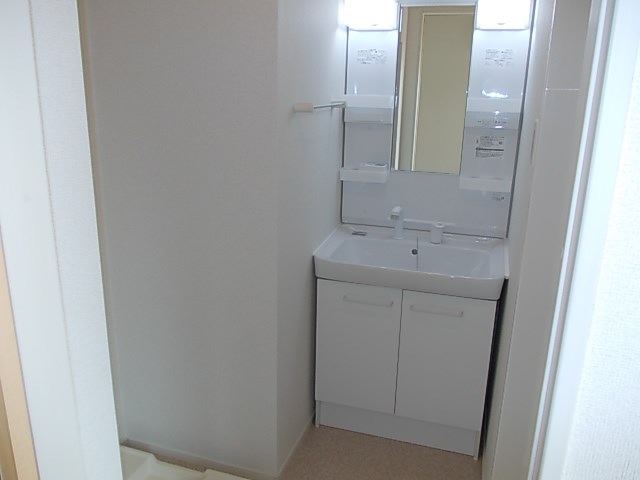 イセソラージュC 洗面所