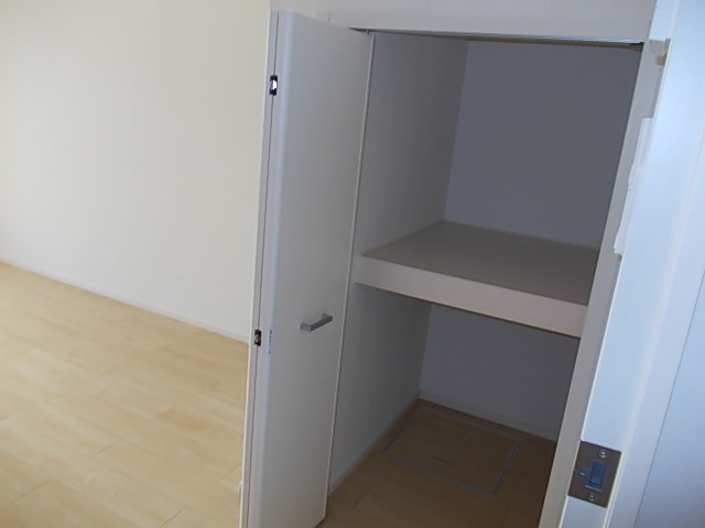 イセソラージュC 収納