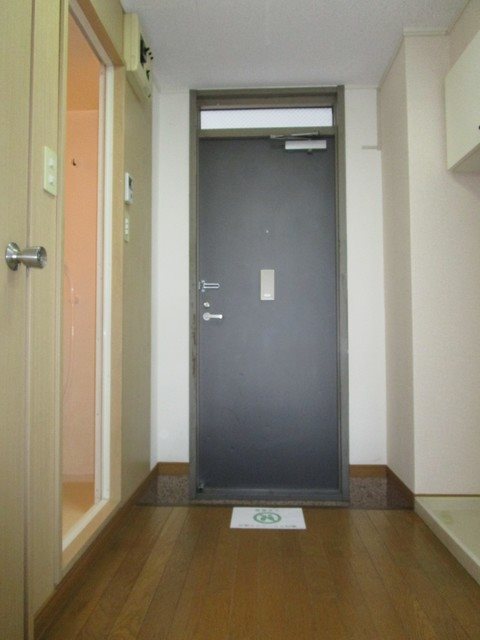 ウインズK 玄関