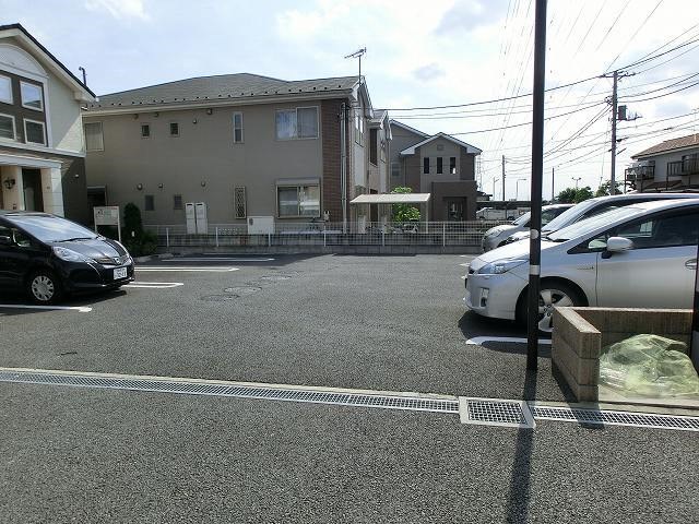 アーバンウィンズⅦ 駐車場