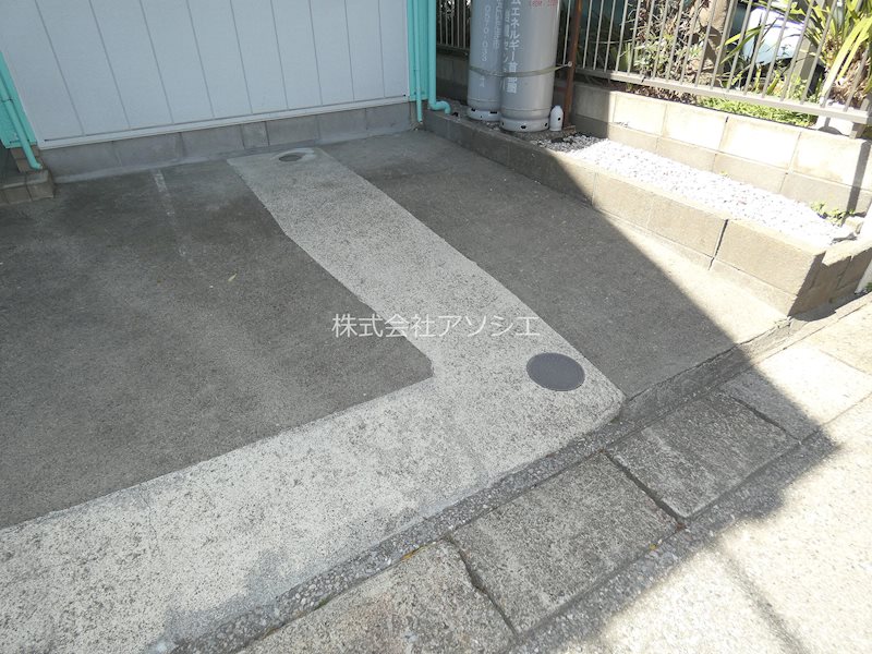 メゾンドリッツ 駐車場