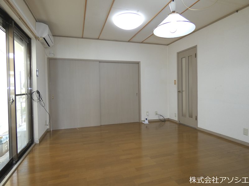 越谷千間台西六丁目戸建 リビング