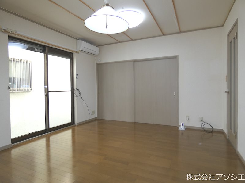 越谷千間台西六丁目戸建 リビング