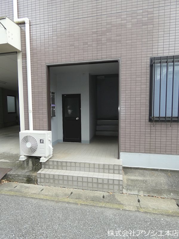 白井ビル エントランス