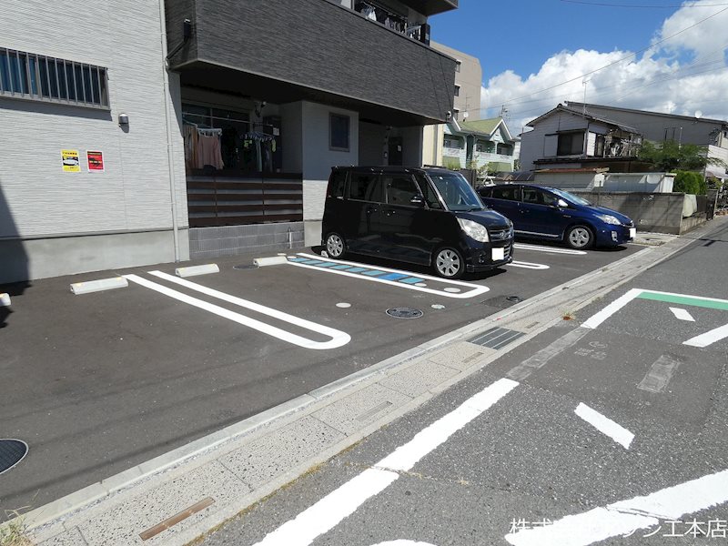 ガーデンプレイス吉川 駐車場