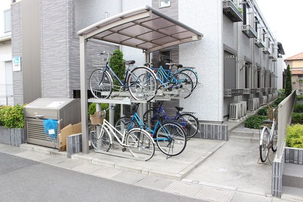 シーダーベルクB 駐輪場