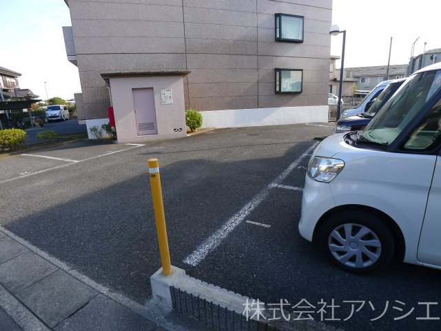 エーデルハイム峯岸 駐車場