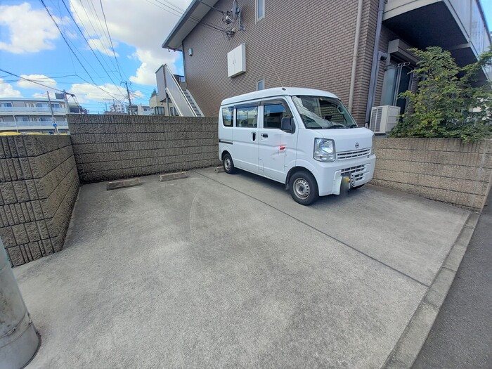 パーソネイジ・インスラ草加 駐車場