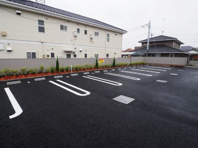 アーバンウィンズⅧ 駐車場