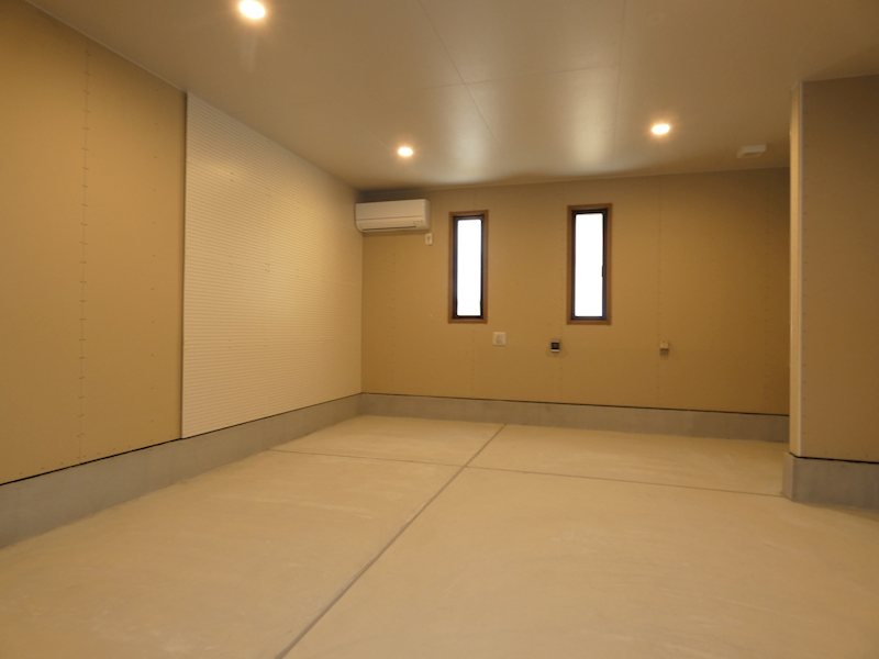 赤山BASE 屋内ガレージ
