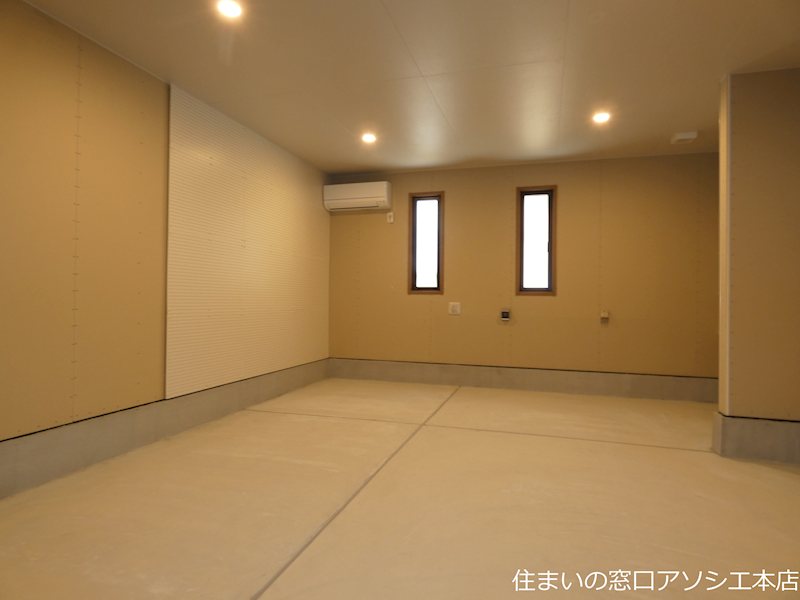 赤山BASE 屋内ガレージ