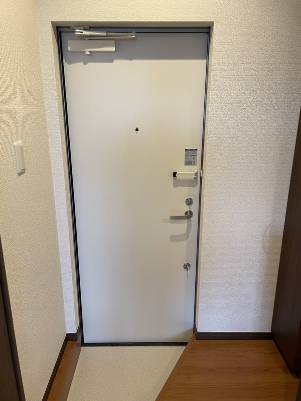 プレミエール新田 玄関