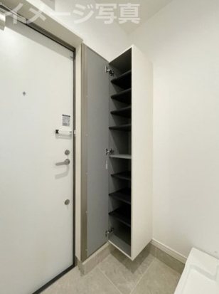キャッテリー越谷 玄関